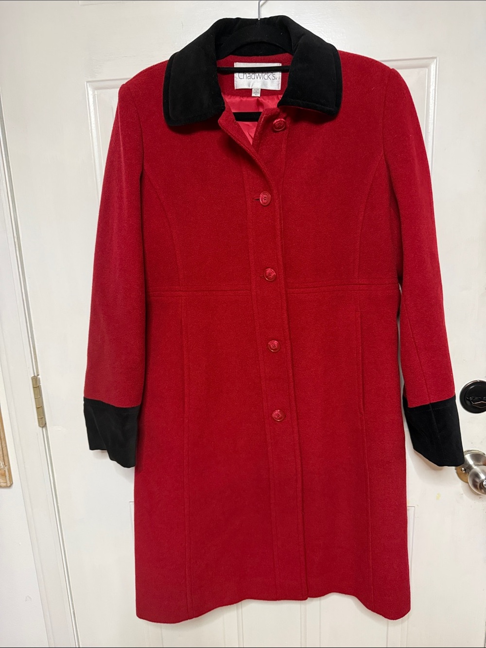 Chadwicks Women’s size 10 60 % Wool Coat with black velvet collar & cuffs